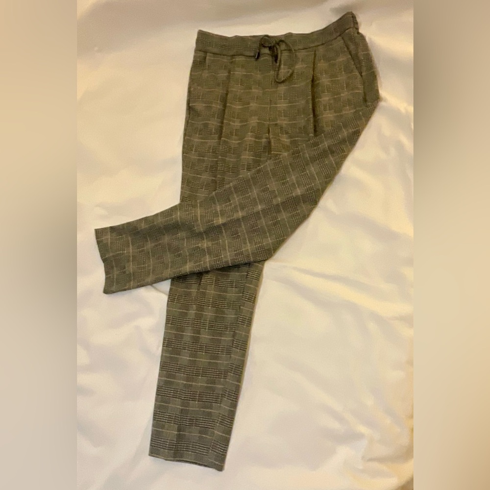 10$ or 2/15$
Classic Checkered Trousers - Black - Picture 3 of 7